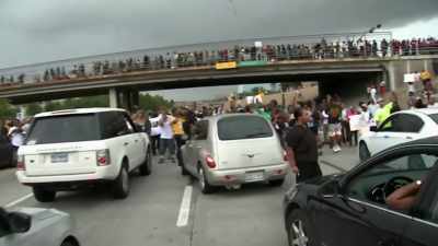 (MOB CLAMORING) - Obama: In Pursuit of a More Perfect Union