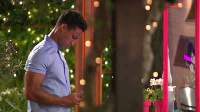 (MOBILE BEEPS) - Love Island