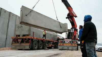 Modern walls can be built fast, - Ancient Engineering