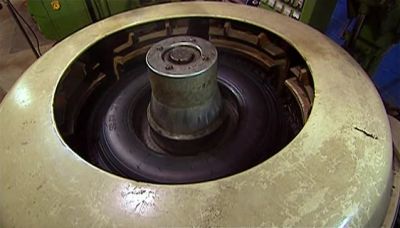 MOLDING TIME
IS ANYWHERE FROM AN HOUR - How It's Made