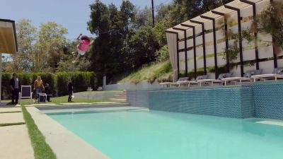 -MOLLY: Aah!
-Molly! - Marvel's Runaways