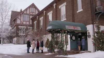 [Molly chuckles] - Catering Christmas