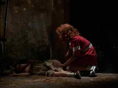 Molly, wake up. - Annie: A Royal Adventure