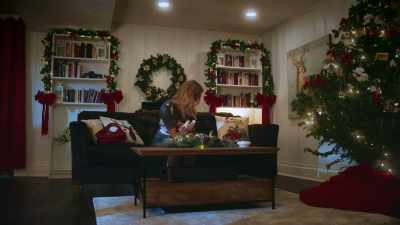  [molly's phone buzzes] - A Christmas Exchange