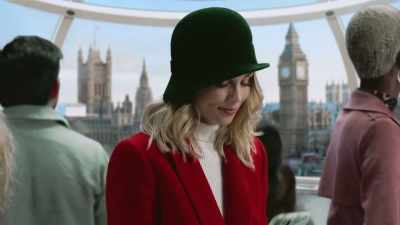  [molly's phone buzzing] - A Christmas Exchange
