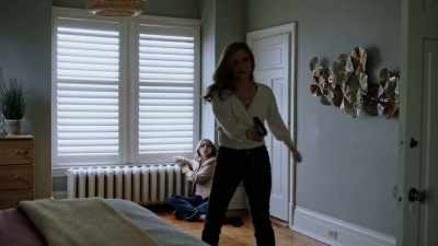 - Mom!
- Angela. - The Face I Can't Forget