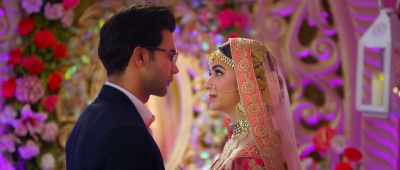 Mom, Dad, Sharad, his family. - Shaadi Mein Zaroor Aana