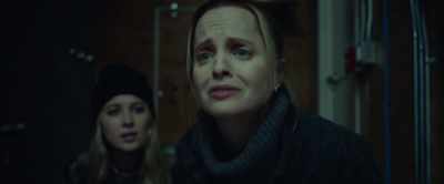 - Mom, do something!
- Don't shout at me, please. I don't know. - Locked In