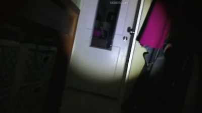 Mom.
(doorknob rattling) - The Fear Footage
