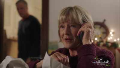 Mom, everything is okay.
I'll call you later, okay? - Sharing Christmas