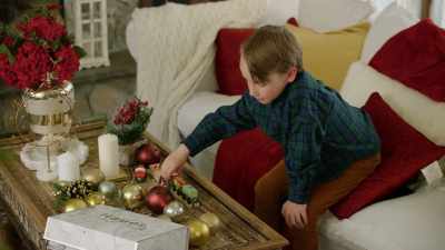 Mom? Hey, can you come over
a little early? - Random Acts of Christmas