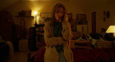 - Mom?
- Hey! - Breakup Season