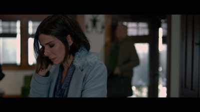 Mom? Mom, call me. Call me right now. - Bird Box
