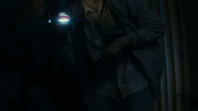 Mom, someone's inside our house. - Fear the Walking Dead