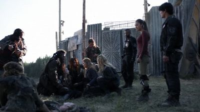 Mom, what is this? - The 100