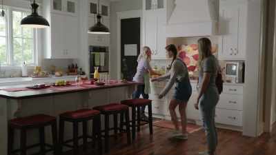 - Mom, what's this?
- It's breakfast. - Don't Sweat the Small Stuff: The Kristine Carlson Story