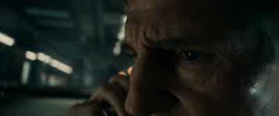 Mom, who is that? - The Commuter