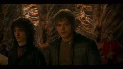 Mom, you're killing him! - Stranger Things