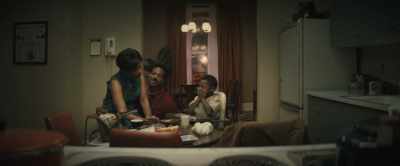 - Mommy can't cook either.
- It's sticky! - Respect