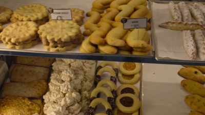 [Monica] So,
"impada" is a pastry stuffed with onions. - The Reluctant Traveler with Eugene Levy