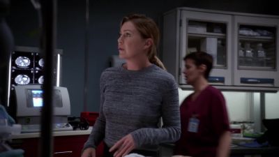 [ Monitor beeping rapidly ]
What happened? - Grey's Anatomy