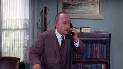 Monsieur Lawrence?
He's just leaving. - Boeing, Boeing
