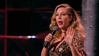 Monte pas sur mon mari
à moins d'accepter de nettoyer le four. - Backstage with Katherine Ryan
