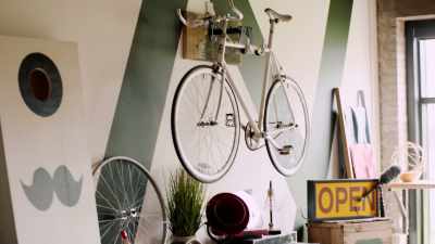 Mooie fietsen.
-Dank je. - Love Hacks