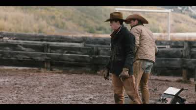 - Get your knee on his neck, Jamie. - Yellowstone