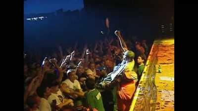 [Mook]
Hey, fans are fans, man. - Wu-Tang Clan: Of Mics and Men