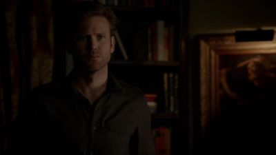 - Moon's full.
- Yeah. - The Vampire Diaries