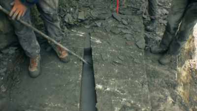 MOORE:
This is a massive piece,
tomb stone. - Attenborough and the Sea Dragon