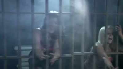Moramo postupati oprezno.
Jako oprezno. - Dracula in a Women's Prison