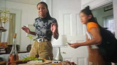 - More snacks, Lizzy!
- Look at me, - Tripped Up