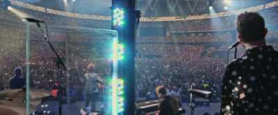 ♪ Morning
don't get here tonight ♪ - Jeff Lynne's ELO: Wembley or Bust