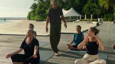 -Morning, everyone.
-Morning! - Love in the Maldives