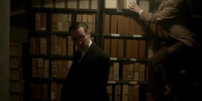 - Morning.
- Good morning, sir. - The Crown