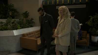 - Morning, Sophie.
- Morning, Dennis. Welcome. - Funny Woman