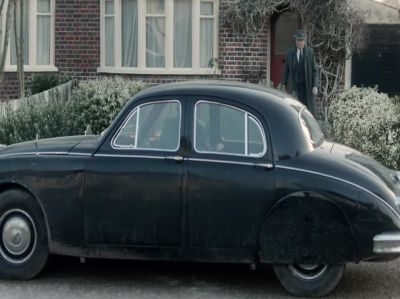 Morse. Morning, sir. - Endeavour