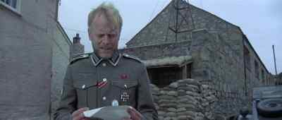 MOSS, TWO MEN
ON THE PERIMETER.
RIGHT, SIR. - The Eagle Has Landed