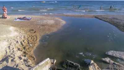 Most often,
this is rivers that flow - Plastic Earth