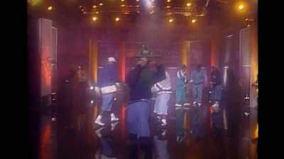 Most people gather around - Wu-Tang Clan: Of Mics and Men