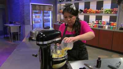 Most people just do, like,
one teaspoon, I like to do, - Halloween Cookie Challenge