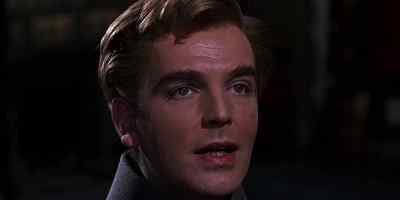 Mother, come here. - The Brides of Dracula