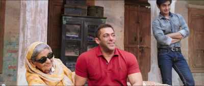 Mother, hear how sharp
his tongue is now? - Sultan