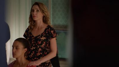 [mouthing] I love you. - iZombie