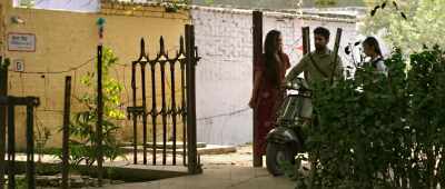 Move your bag! - Mukkabaaz