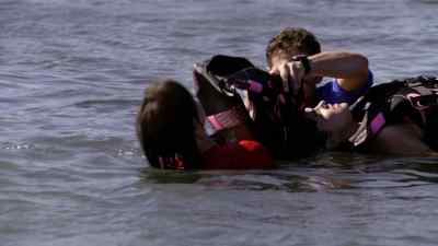 MOVE HER HEAD.
- GOT HER. - Royal Pains