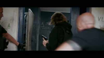 - Move it. Move it!
- Put it in the bag. Let's go! - The Stronghold