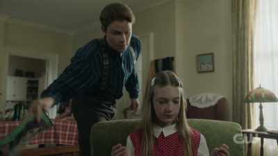 - Move it...now.
- What are you doing? - The Waltons' Homecoming